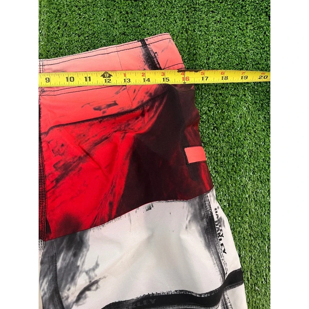 Oakley Mens‎ Size 30 Board Shorts Red Black White Abstract Graphic Swim Trunks